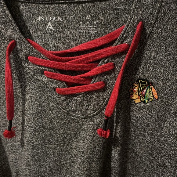 Antigua Chicago Blackhawks medium long-sleeve in red and gray heather - Picture 7 of 10